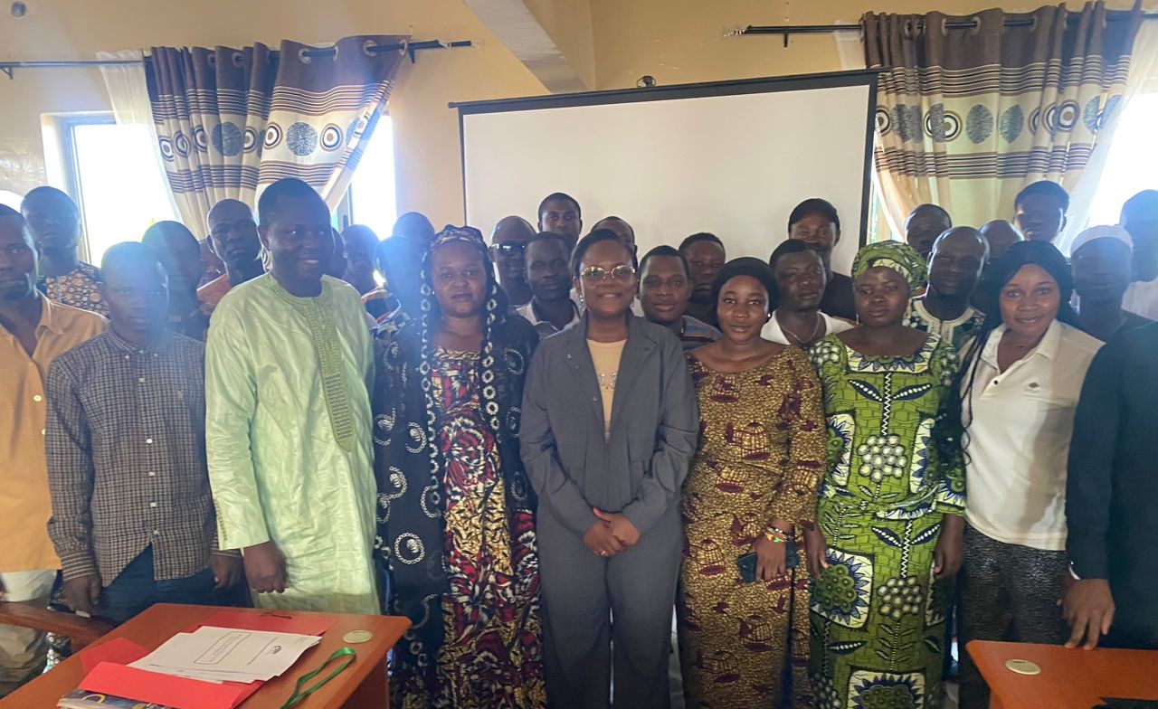 Djougou : la Professeure Dandi GNAMOU poursuit la supervision et accompagne la préparation des délégués électoraux